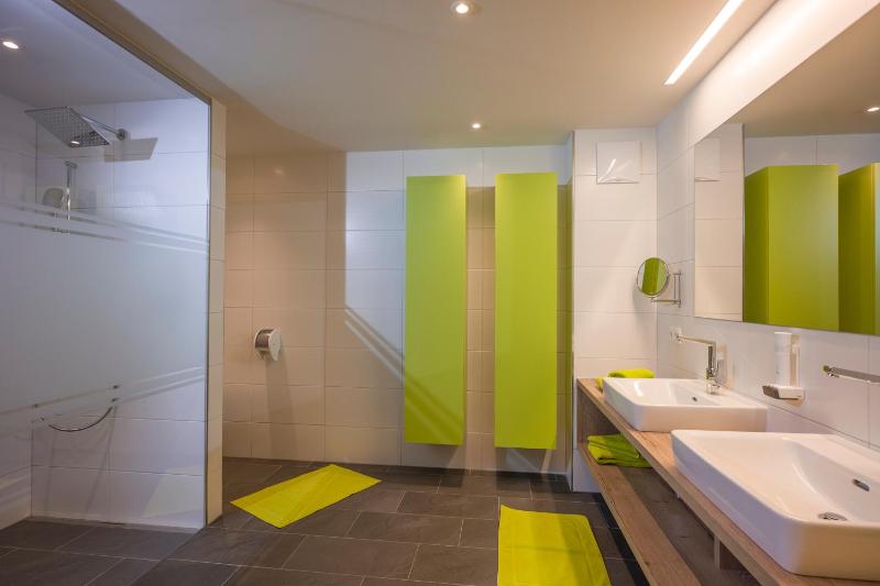 Two-Bedroom Apartment with Balcony (Kristall) image 3