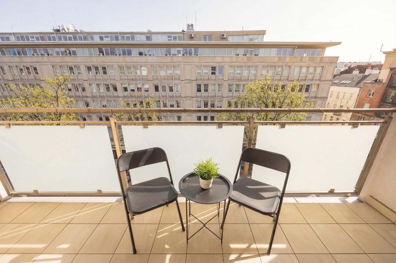 Stylish Apartment With Balcony in Warsaw by Noclegi Renters - image 13