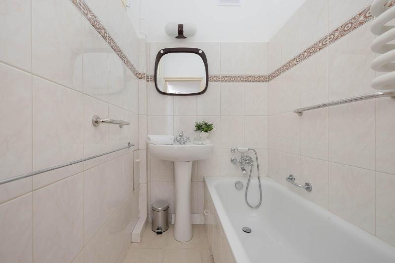 Stylish Apartment With Balcony in Warsaw by Noclegi Renters - image 14