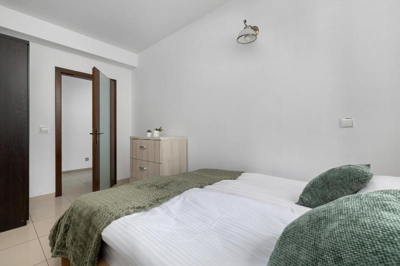 Przestronne Apartamenty w Zakopanem z Parkingiem by Noclegi Renters - image 40