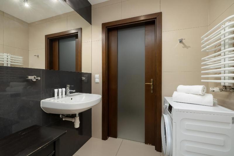 Przestronne Apartamenty w Zakopanem z Parkingiem by Noclegi Renters - image 26