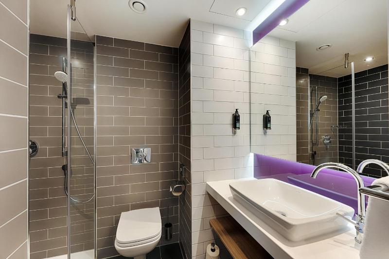 Premier Inn Frankfurt Westend - image 9