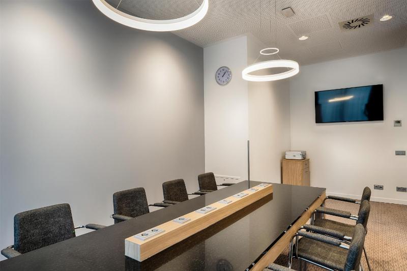 Premier Inn Leipzig City Centre - image 18