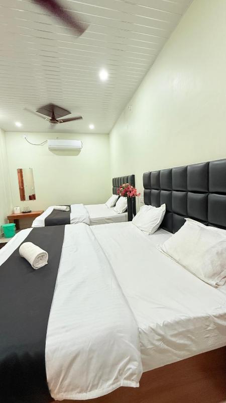 Hotel Blessing Inn & Restaurant - image 2