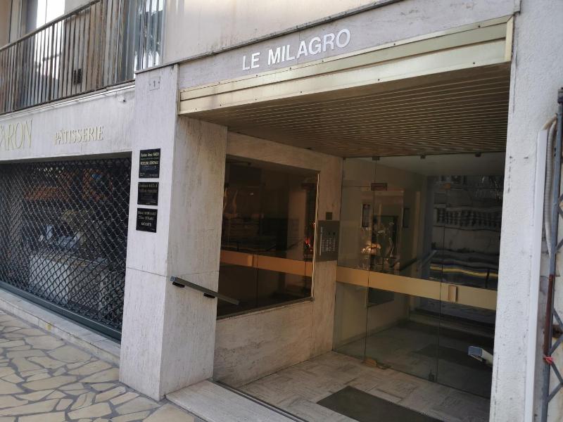 Centre Antibes Le Milagro 3 Rooms - image 9