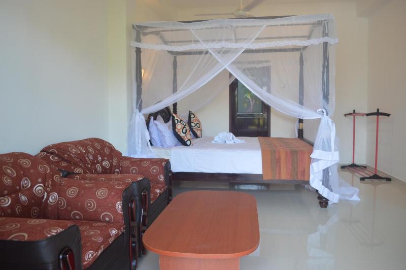 Shanika Beach Inn - image 3