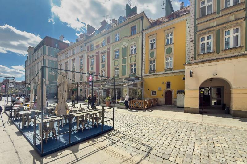 Functional Studio in Downtown Wrocław by Noclegi Renters - image 9