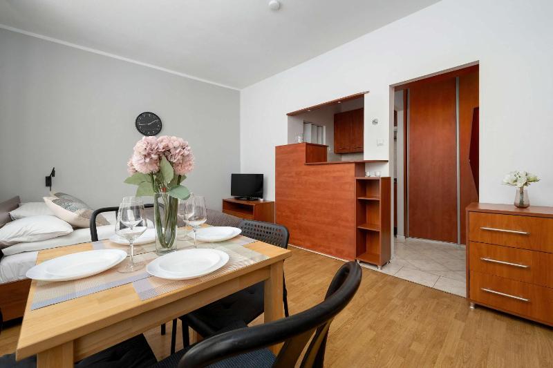 Functional Studio in Downtown Wrocław by Noclegi Renters - image 6