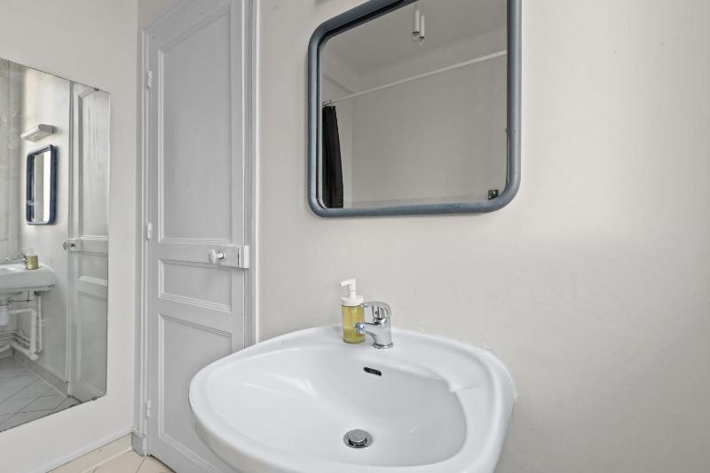 Chic Paris 15 Haven 1 Bedroom Apartment Free Netflix - image 16
