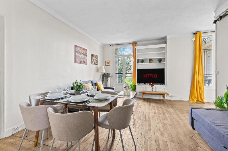 Chic Paris 15 Haven 1 Bedroom Apartment Free Netflix - image 6