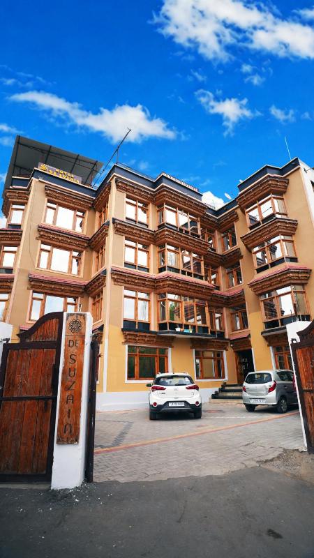 Hotel DE Suzain-Leh - image 1