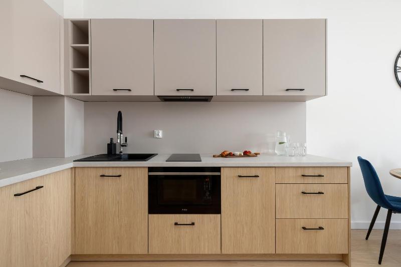 Klimatyzowane Apartamenty Art Lake w Mielnie z Parkingiem i Basenem by Noclegi Renters - image 19