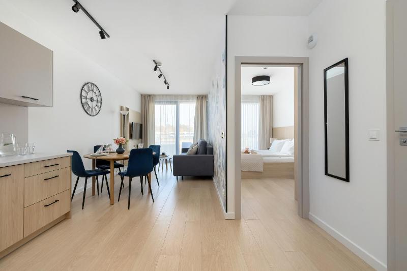Klimatyzowane Apartamenty Art Lake w Mielnie z Parkingiem i Basenem by Noclegi Renters - image 18