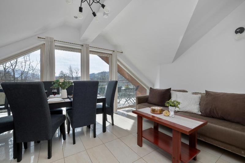 Przestronne Apartamenty w Zakopanem z Parkingiem by Noclegi Renters - image 25