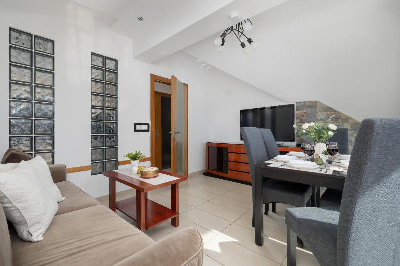 Przestronne Apartamenty w Zakopanem z Parkingiem by Noclegi Renters - image 27