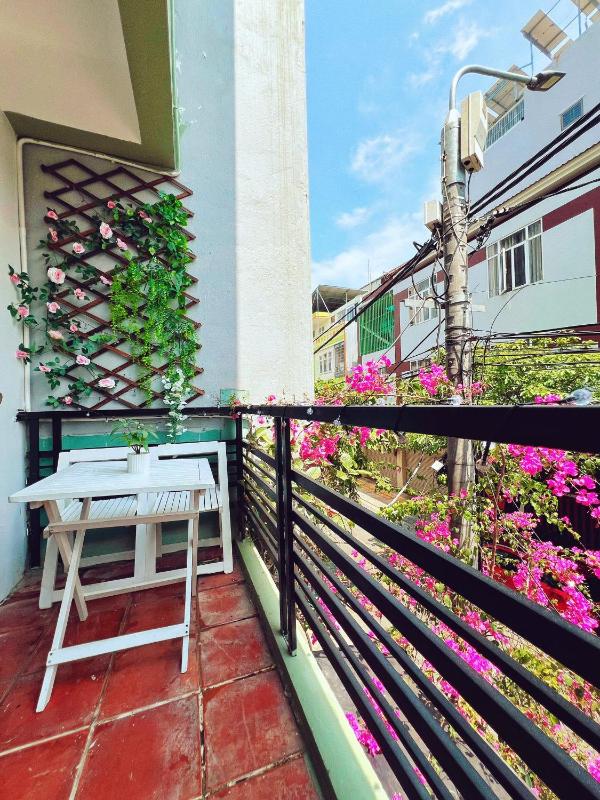 Big Balcony Studio I Step My Khe Beach I Night Market I AC I Washer I Kitchen - image 16