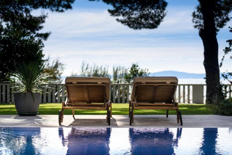 Luxury seafront Villa Castello Split near Old Town with private pool - image 10