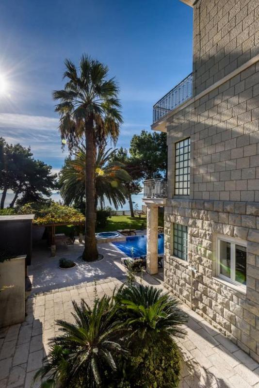 Luxury seafront Villa Castello Split near Old Town with private pool - image 14