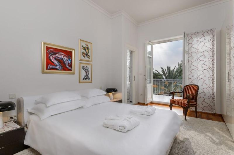 Luxury seafront Villa Castello Split near Old Town with private pool - image 15