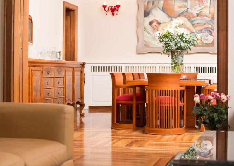 Luxury seafront Villa Castello Split near Old Town with private pool - image 3