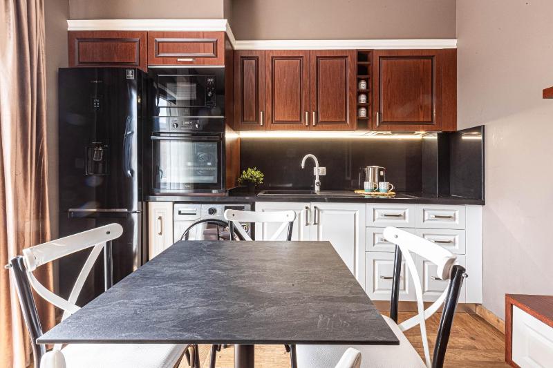 Brownie Luxury 1 Apartment with Balcony Full Kitchen 3 Min to Beach - image 9