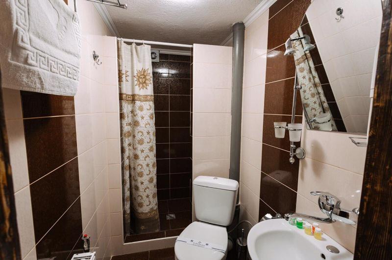 Quadruple Room image 2