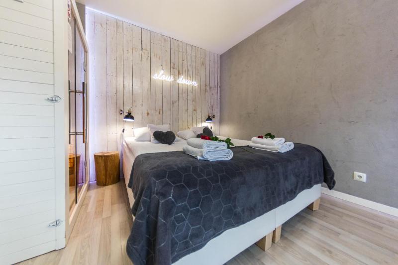 Apartamenty hoteLOVE z sauną - image 43