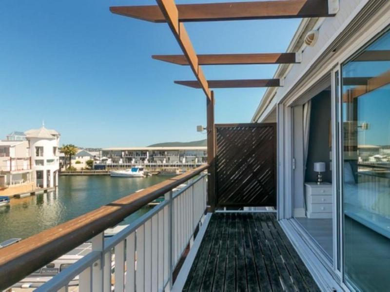 East At The Quays - image 8