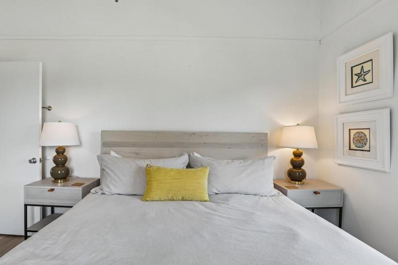 5985 - Surf House - image 11