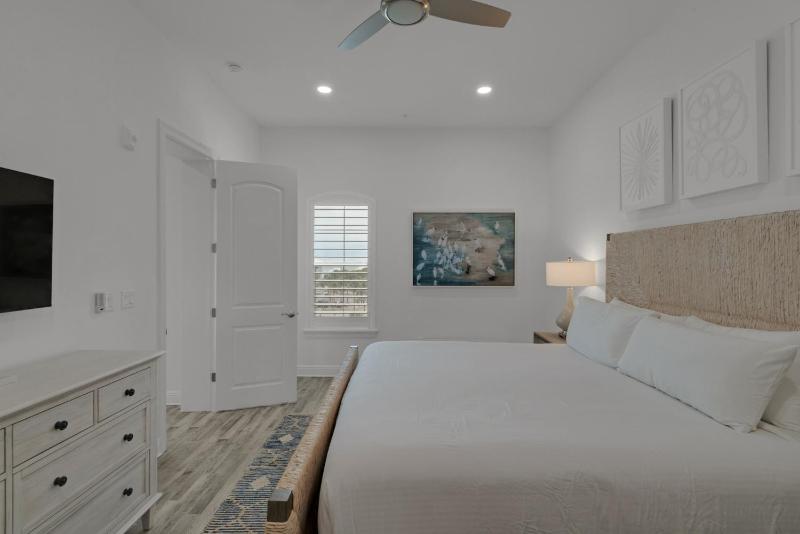 Gulf Place Residences 306 - image 9