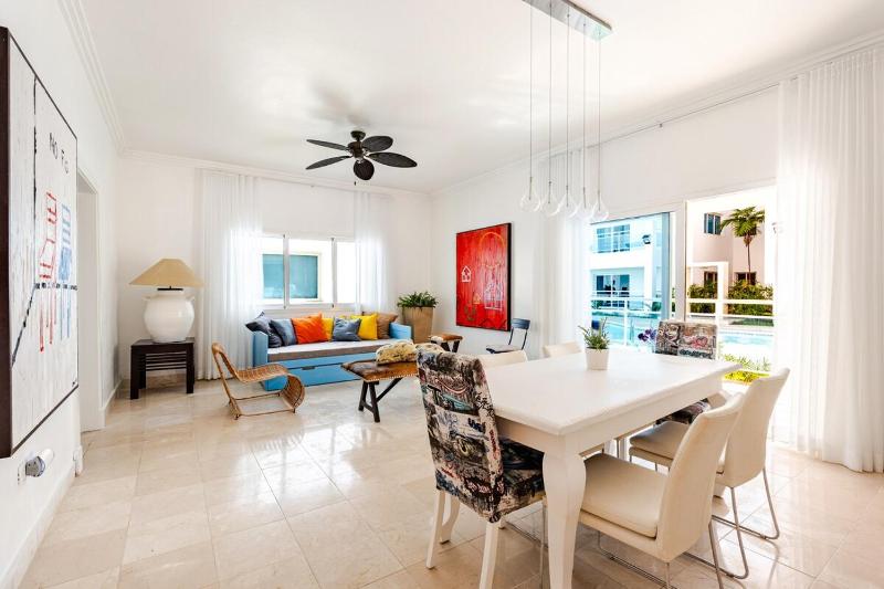 Steps to the Beach Modern Apartment - image 11