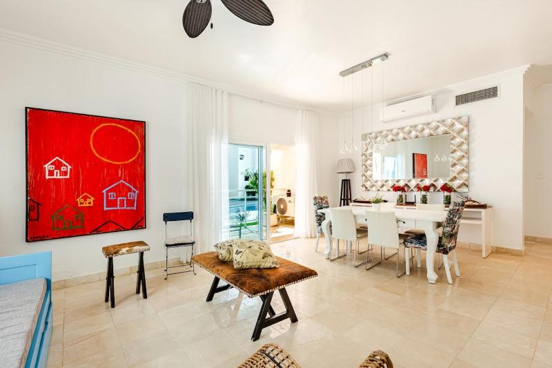 Steps to the Beach Modern Apartment - image 19