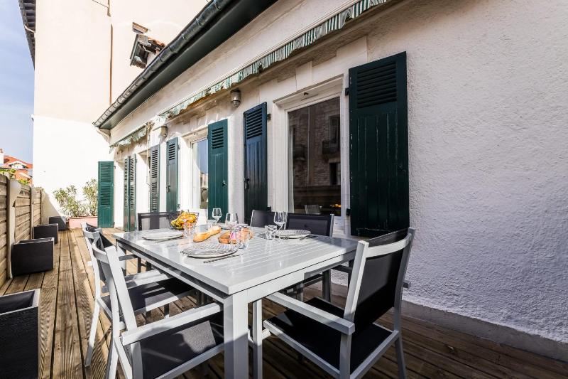 POP KEYWEEK Apt 3 bedrooms with terrace & parking Biarritz city center - image 11