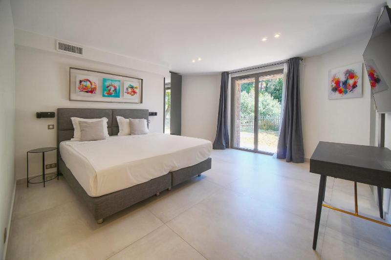 FRGK Villa Mathis Cannes - Luxury Sea View & Pool Jean de Noailles - image 23