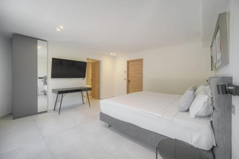 FRGK Villa Mathis Cannes - Luxury Sea View & Pool Jean de Noailles - image 34
