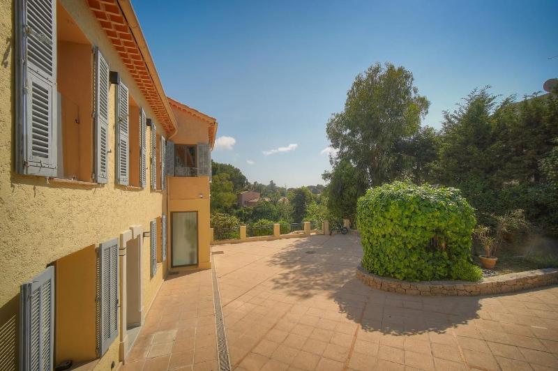 FRGK Villa Mathis Cannes - Luxury Sea View & Pool Jean de Noailles - image 14
