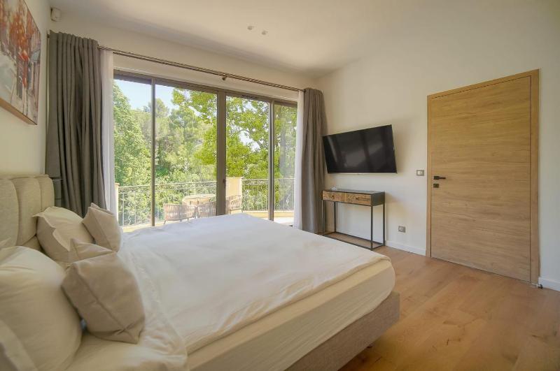 FRGK Villa Mathis Cannes - Luxury Sea View & Pool Jean de Noailles - image 45