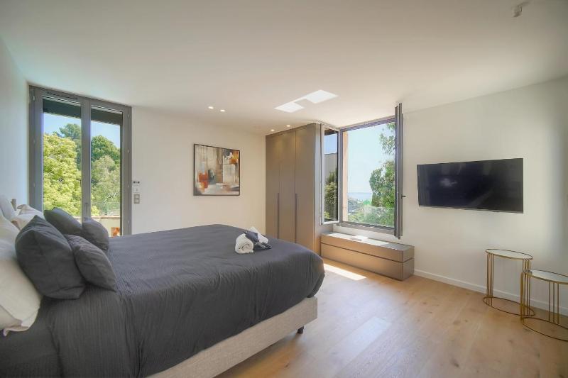 FRGK Villa Mathis Cannes - Luxury Sea View & Pool Jean de Noailles - image 26