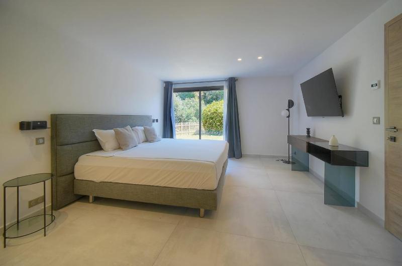 FRGK Villa Mathis Cannes - Luxury Sea View & Pool Jean de Noailles - image 49