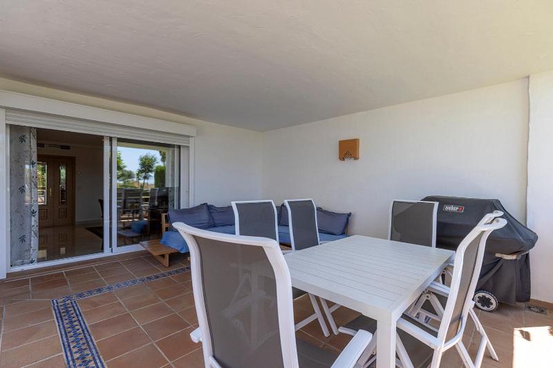 Stylish apartment with sea view - image 43