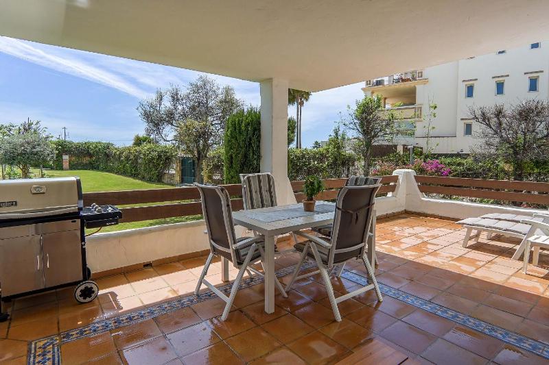 Stylish apartment with sea view - image 15