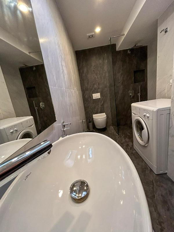 Golden View Berat 3BR Apartment with Castle View & Parking - image 12