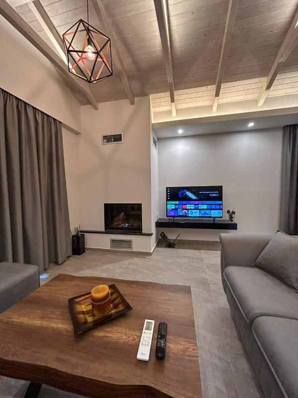 Golden View Berat 3BR Apartment with Castle View & Parking - image 6
