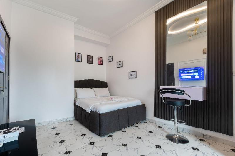 The Grey Maison - image 3