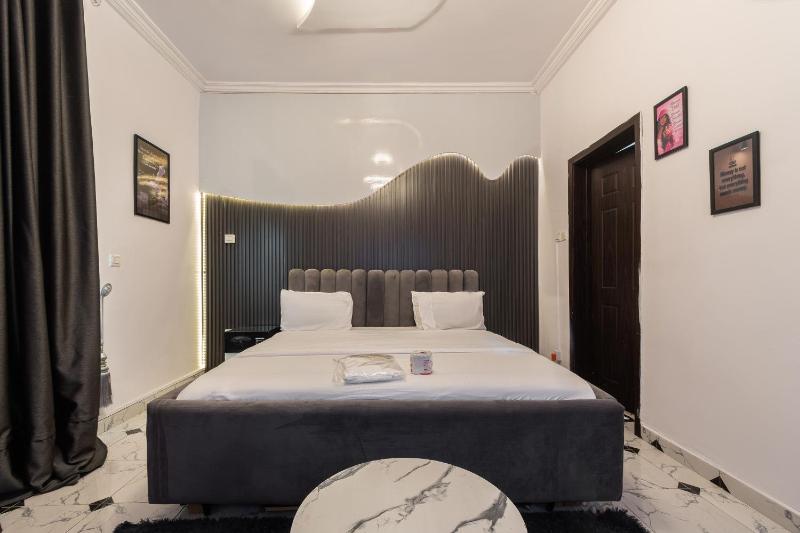 The Grey Maison - image 12