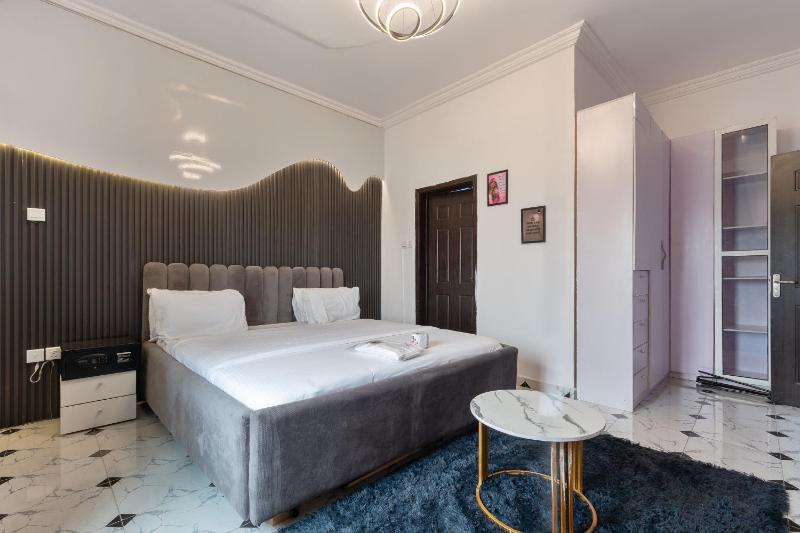 The Grey Maison - image 10