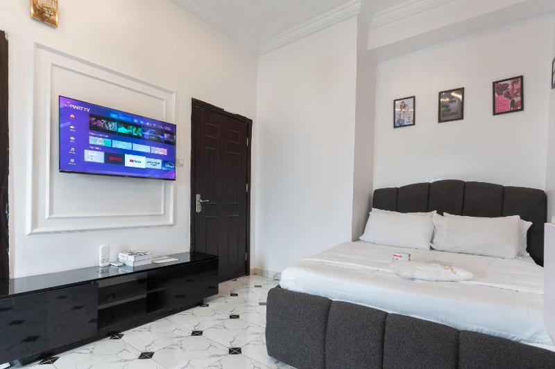 The Grey Maison - image 7