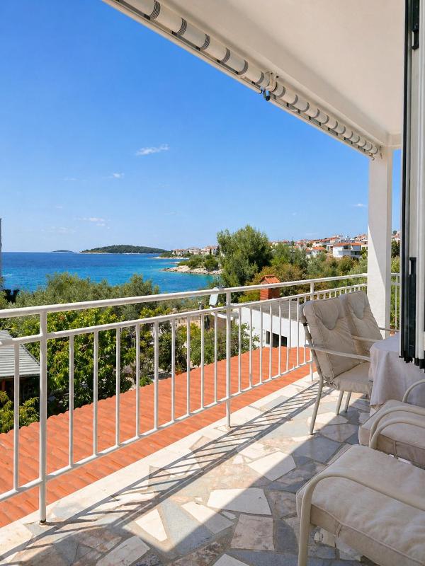 Beachfront apartment with direct access to Lozica beach - image 1