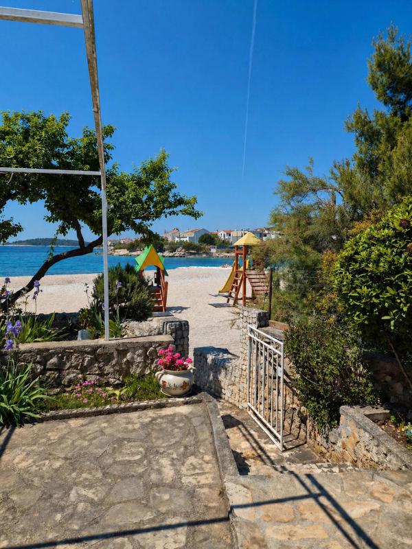 Beachfront apartment with direct access to Lozica beach - image 11