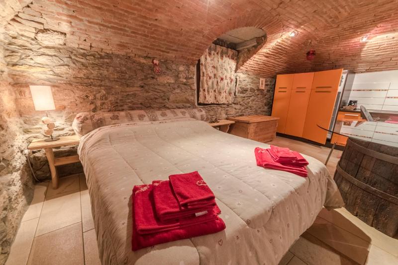 Studio with Spa Bath image 4